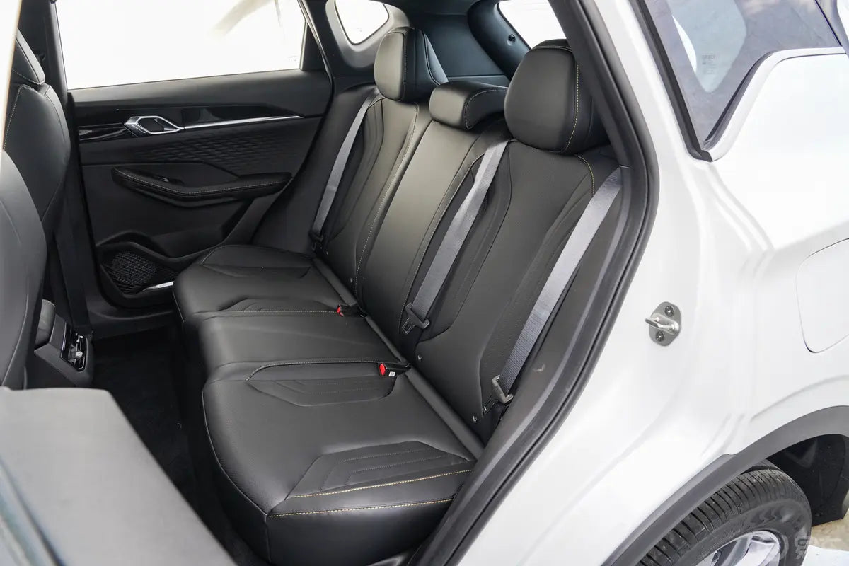 Geely Coolray 2025