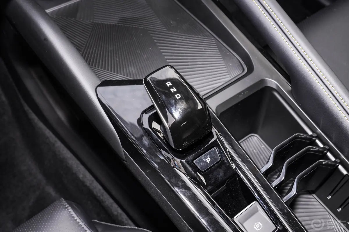 Geely Coolray 2025