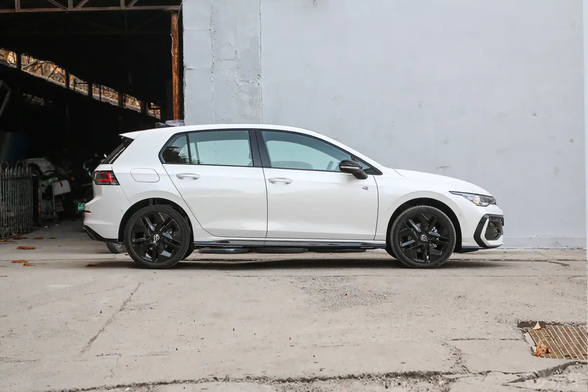 Volkswagen Golf 8.5 R-Line 2025