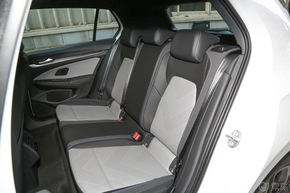 Volkswagen Golf 8.5 R-Line 2025